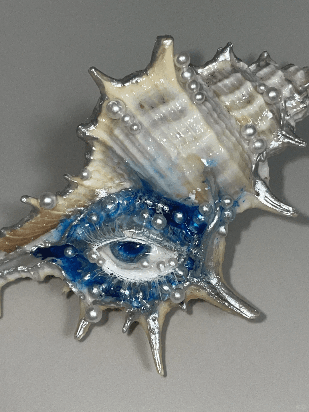 The Blue Sea’s Gaze – Handmade Conch Shell Eye Art Ornament - Awhisker