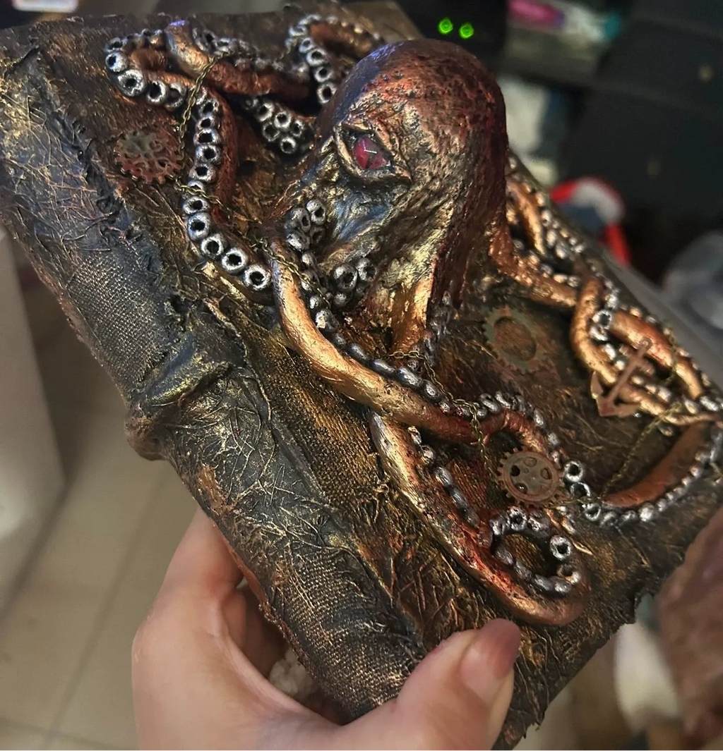The Necronomicon Grimoire — Cthulhu Burned-Page Eldritch Relic - Awhisker