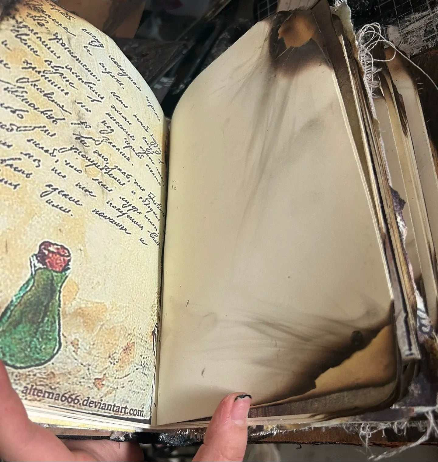 The Necronomicon Grimoire — Cthulhu Burned-Page Eldritch Relic - Awhisker
