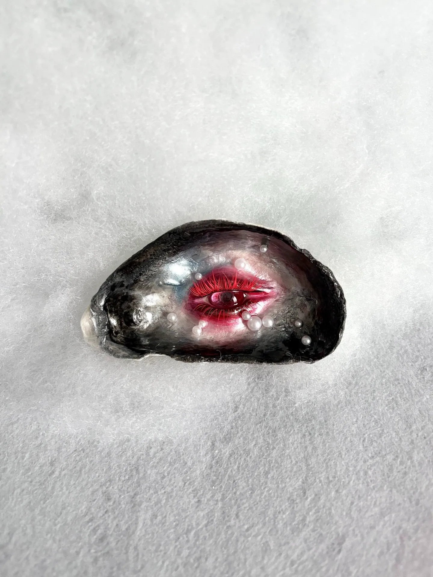 The Oyster Eye — Crimson Gaze Shell Relic, Scarlet Night - Awhisker